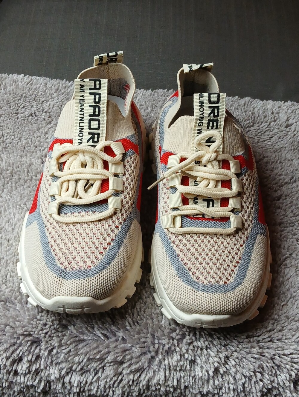 CHIC MESH KNIT SOCK STYLE SNEAKERS Beige Knit Sneakers with Red & Blue Accents